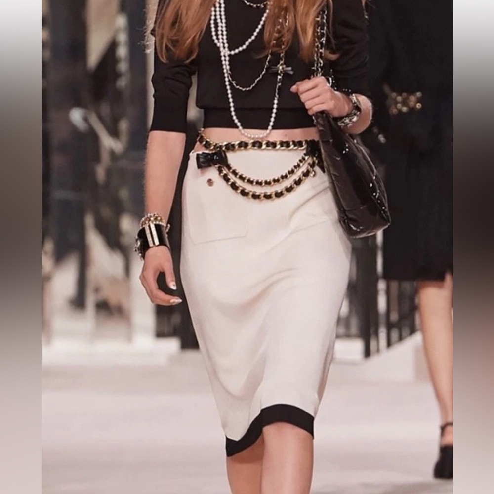 Authentic Chanel ivory cc button skirt 38